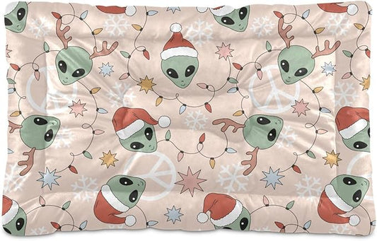 Retro Christmas Alien Pet Bed Cute Dog Bed Mat Absorbing Non Slip Pad Pet Sleeping Mat for Small, Medium, and Large Dogs Puppy Cat 24 in x 18 in